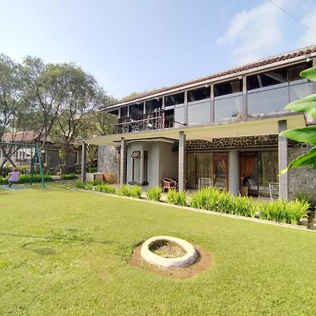 Villa Bukit Danau Lot 14 Cinengangirang Exterior photo