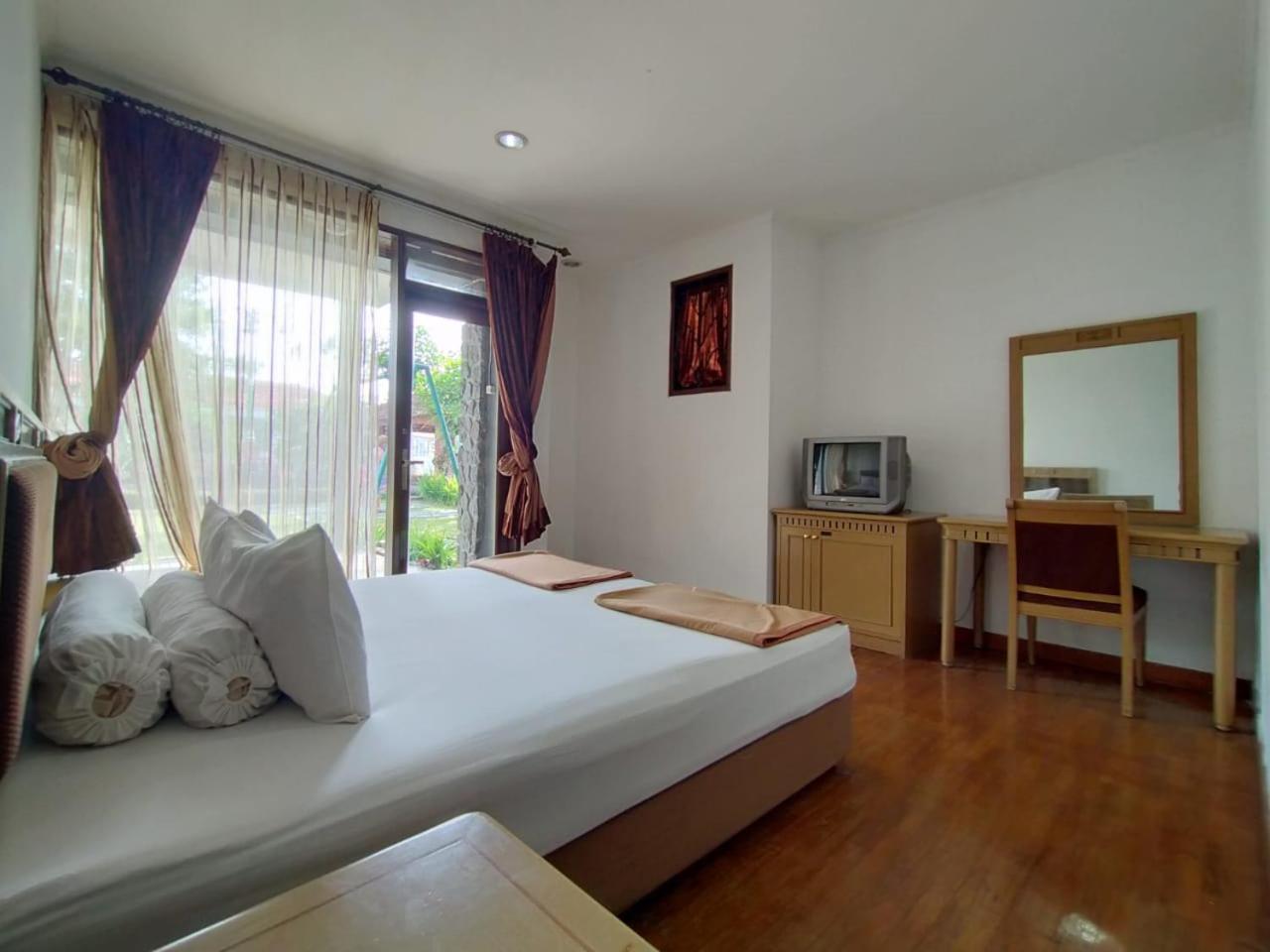 Villa Bukit Danau Lot 14 Cinengangirang Exterior photo