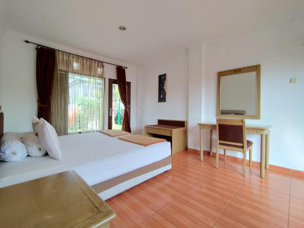 Villa Bukit Danau Lot 14 Cinengangirang Exterior photo