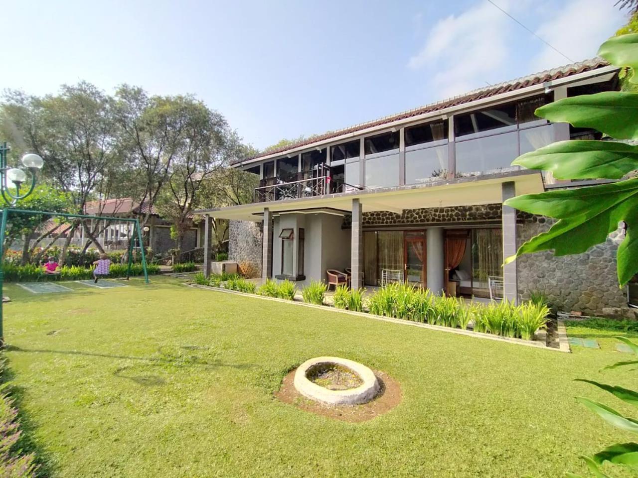 Villa Bukit Danau Lot 14 Cinengangirang Exterior photo