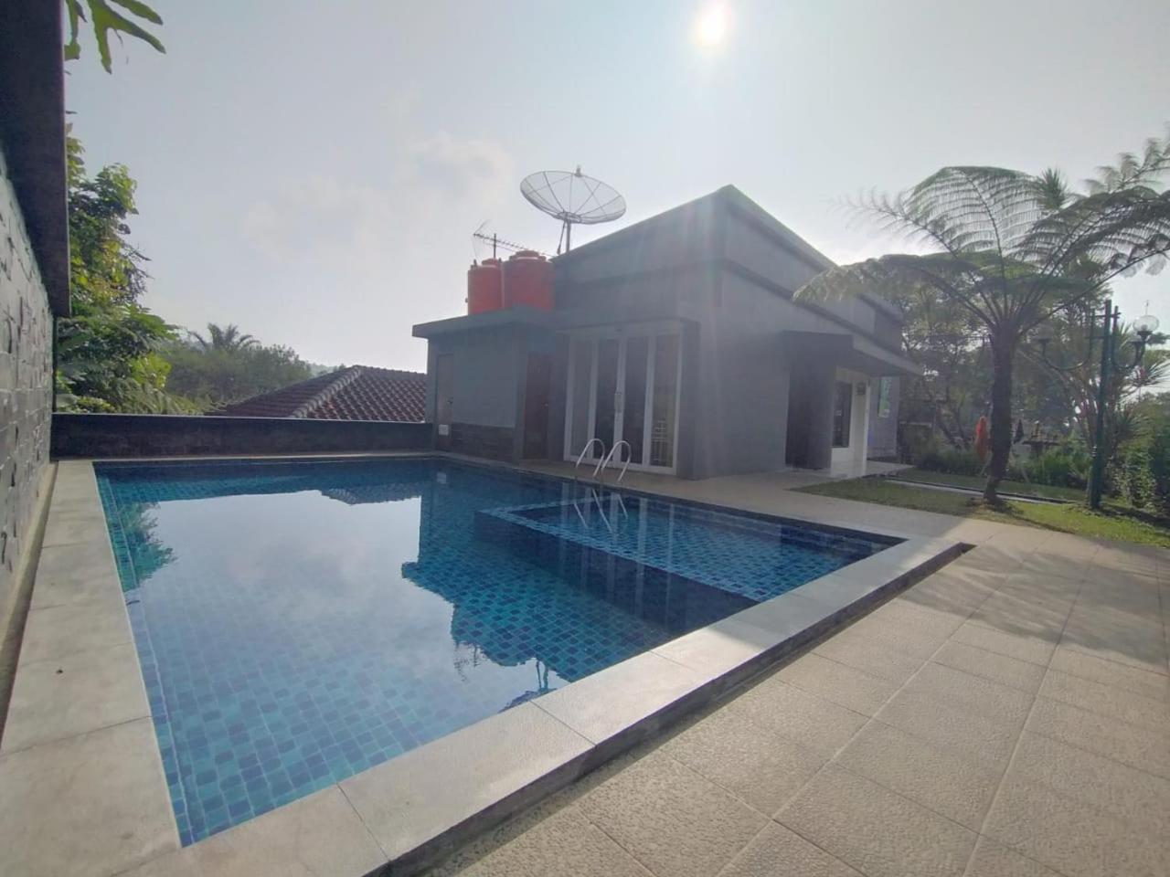 Villa Bukit Danau Lot 14 Cinengangirang Exterior photo
